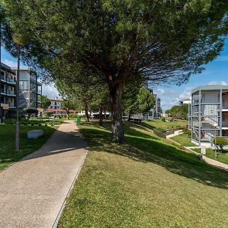 Charming At Marina Park W/ Great Balcony, 2br, Ac Лагуш