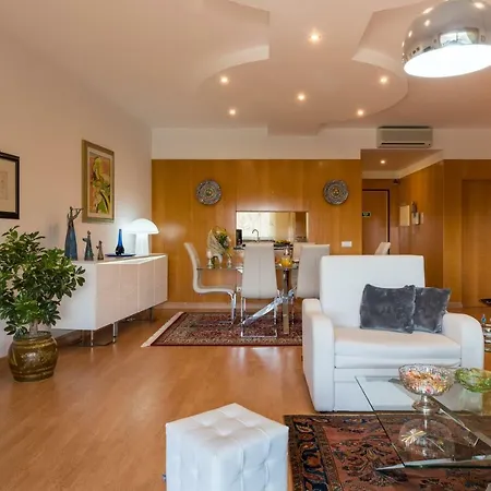 Charming At Marina Park W/ Great Balcony, 2br, Ac Apartment *